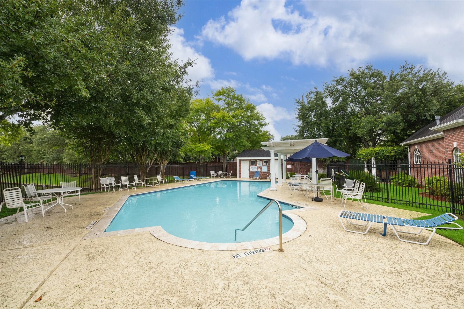 1502 Lakeside Enclave Drive, Houston, TX 77077 The Lakeside Enclave community pool area.