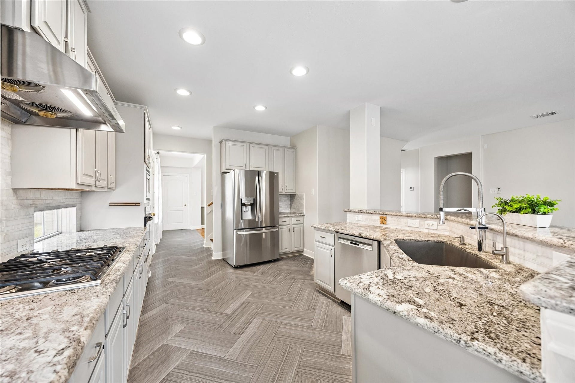 1502 Lakeside Enclave Drive, Houston, TX 77077 Kitchen