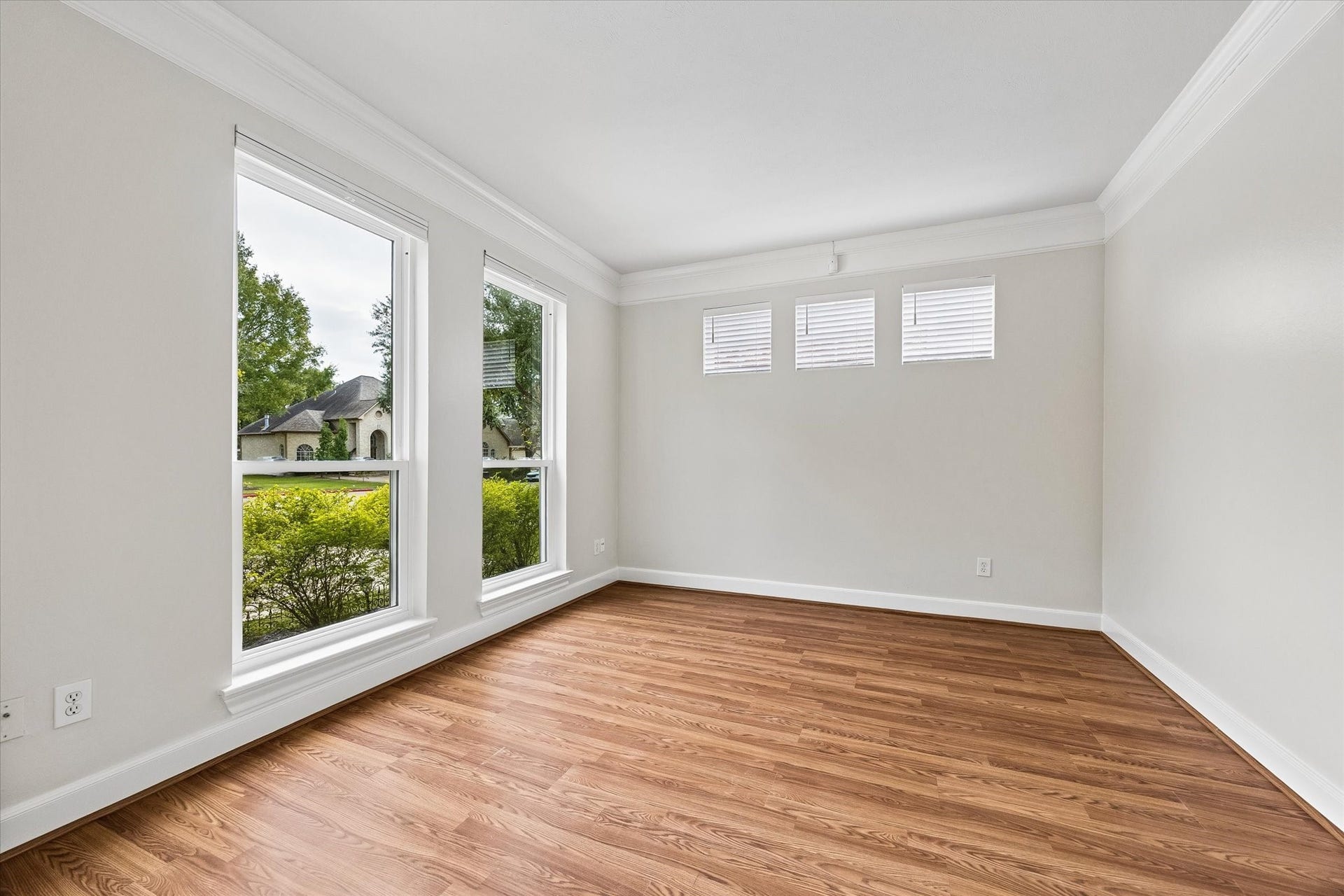1502 Lakeside Enclave Drive, Houston, TX 77077 Home Office/ Study