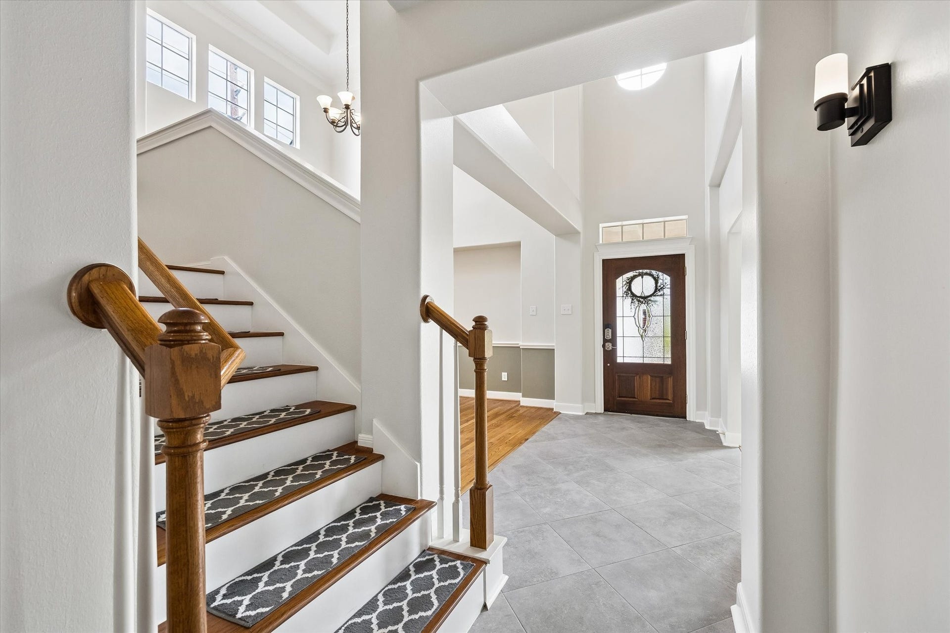1502 Lakeside Enclave Drive, Houston, TX 77077 Up to the 2nd floor