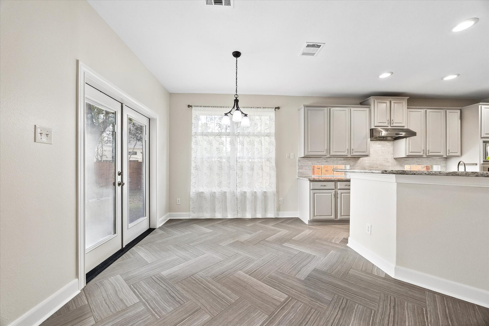 1502 Lakeside Enclave Drive, Houston, TX 77077 Breakfast Room