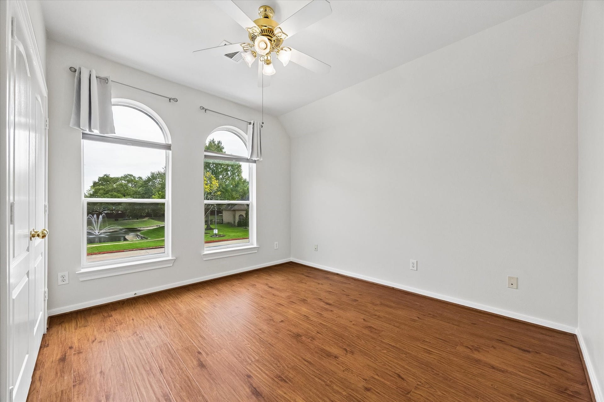 1502 Lakeside Enclave Drive, Houston, TX 77077 Upstairs front bedroom.