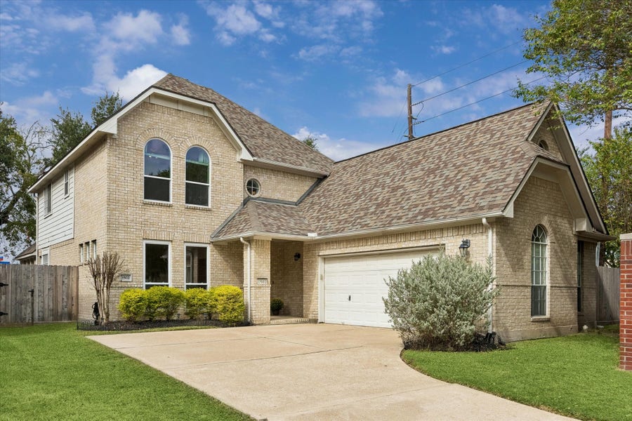 Property photo for 1502 Lakeside Enclave Drive, Houston, TX