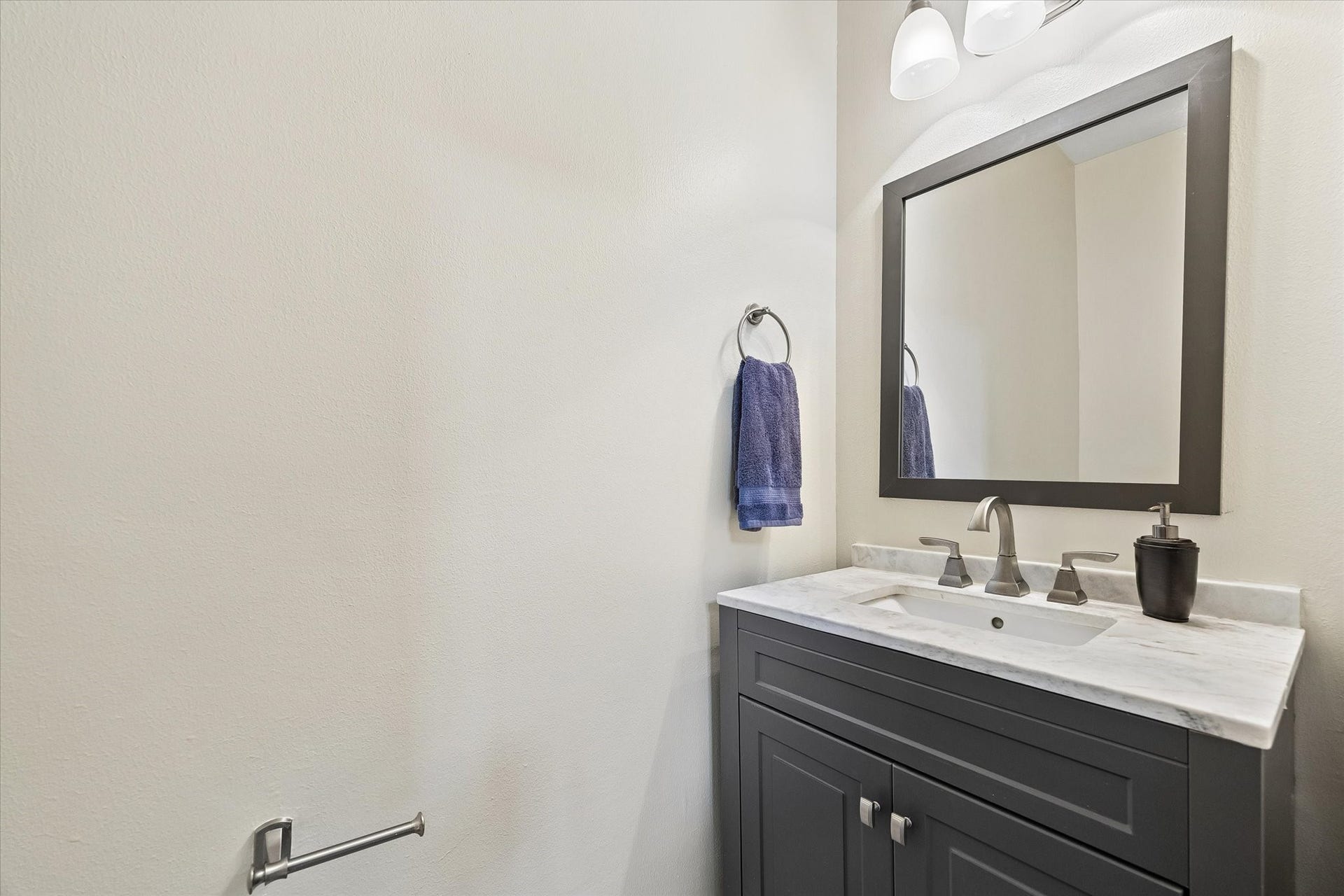 1502 Lakeside Enclave Drive, Houston, TX 77077 Half Bath off of the main hallway downstairs.