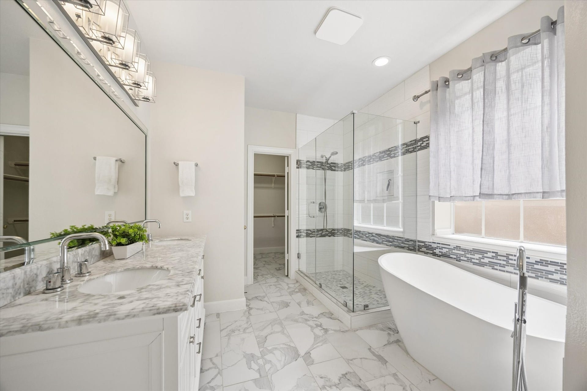 1502 Lakeside Enclave Drive, Houston, TX 77077 Primary Bath