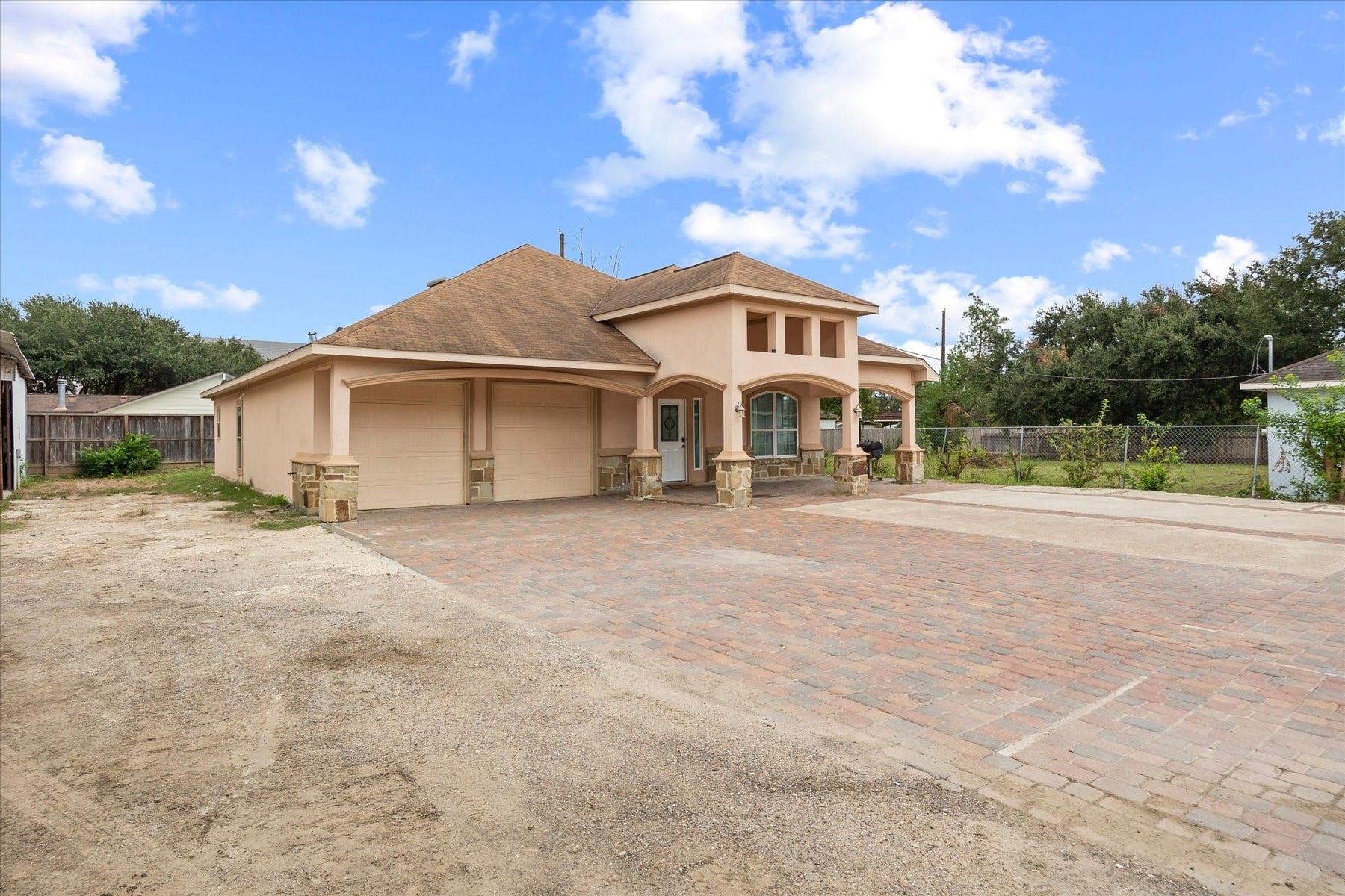 22214 Foxbend Drive, Katy, TX 77449 Front View & Driveway