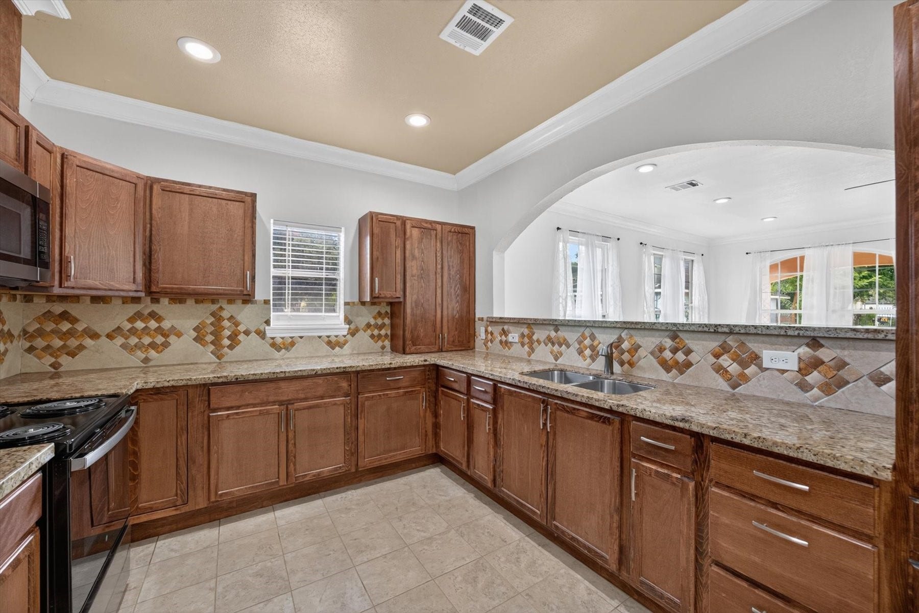 22214 Foxbend Drive, Katy, TX 77449 Gourmet Kitchen Featuring Granite Countertops