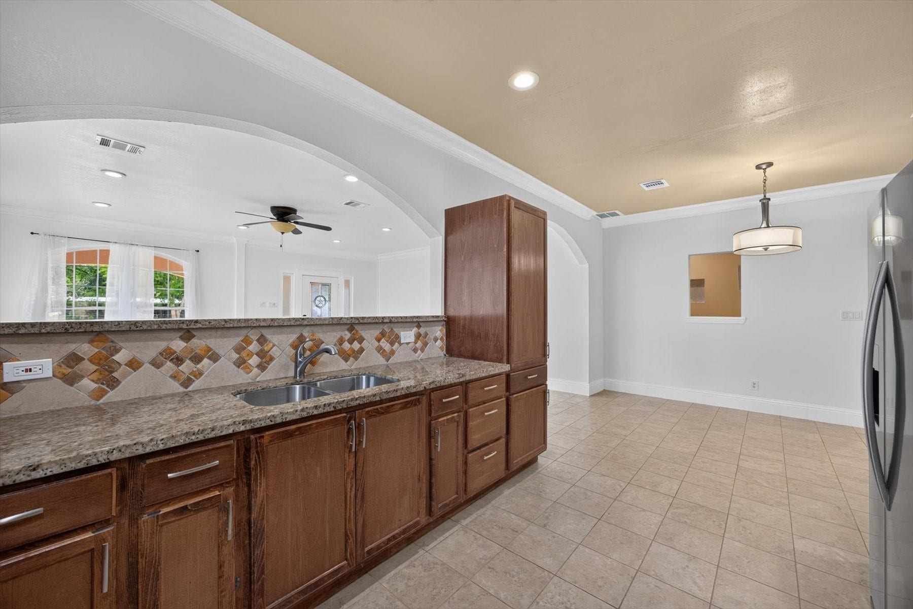 22214 Foxbend Drive, Katy, TX 77449 Kitchen & Breakfast Area Overview