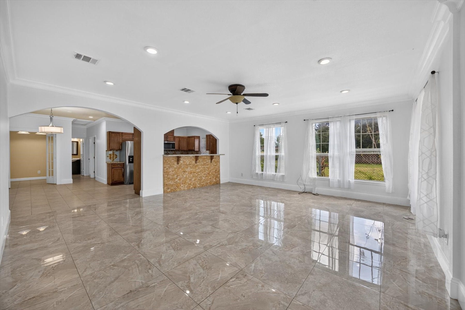 22214 Foxbend Drive, Katy, TX 77449 Spacious Open-Concept Living Area