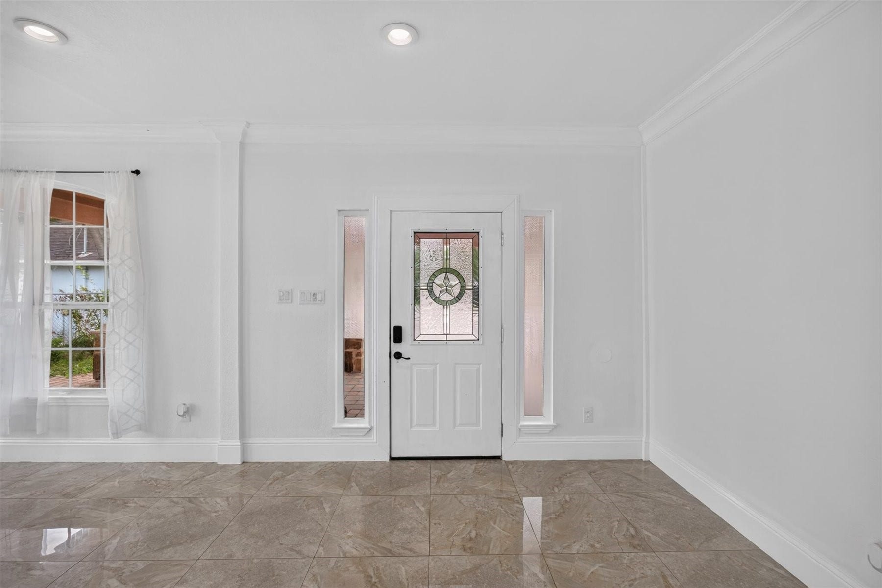 22214 Foxbend Drive, Katy, TX 77449 Bright Foyer / Entryway