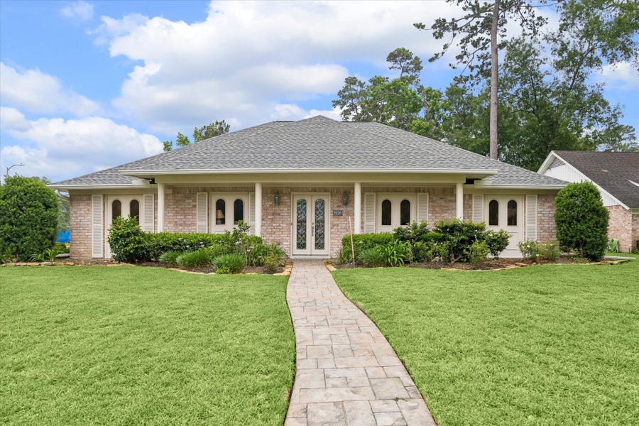 Property photo for 1926 Twin Springs, Kingwood, TX