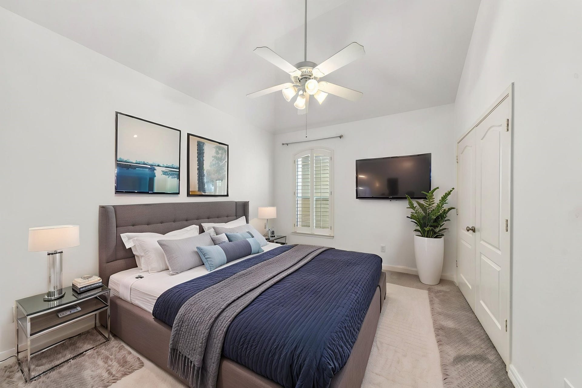 6113 Maxie Street, Houston, TX 77007 The third of the secondary bedrooms again, virtually staged with bedroom furniture to highlight its versatility.