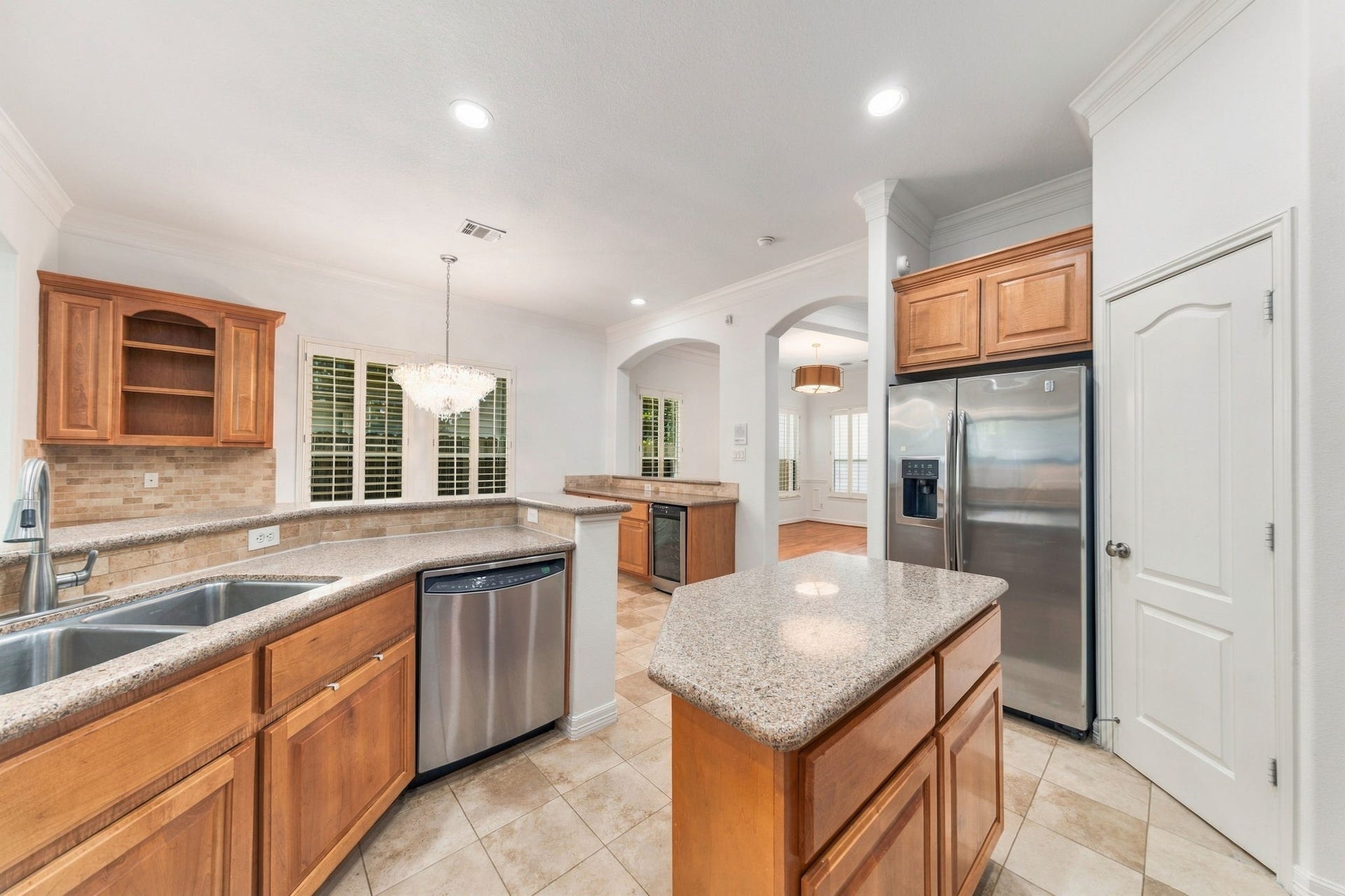 6113 Maxie Street, Houston, TX 77007 6113 Maxie Street, Houston, TX 77007