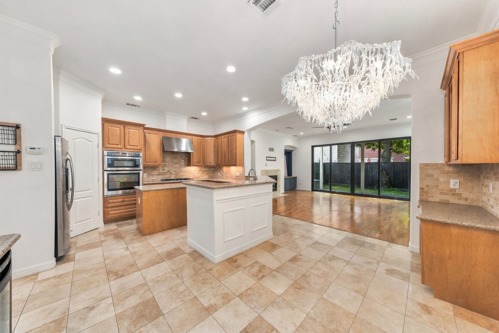 6113 Maxie Street, Houston, TX 77007 6113 Maxie Street, Houston, TX 77007