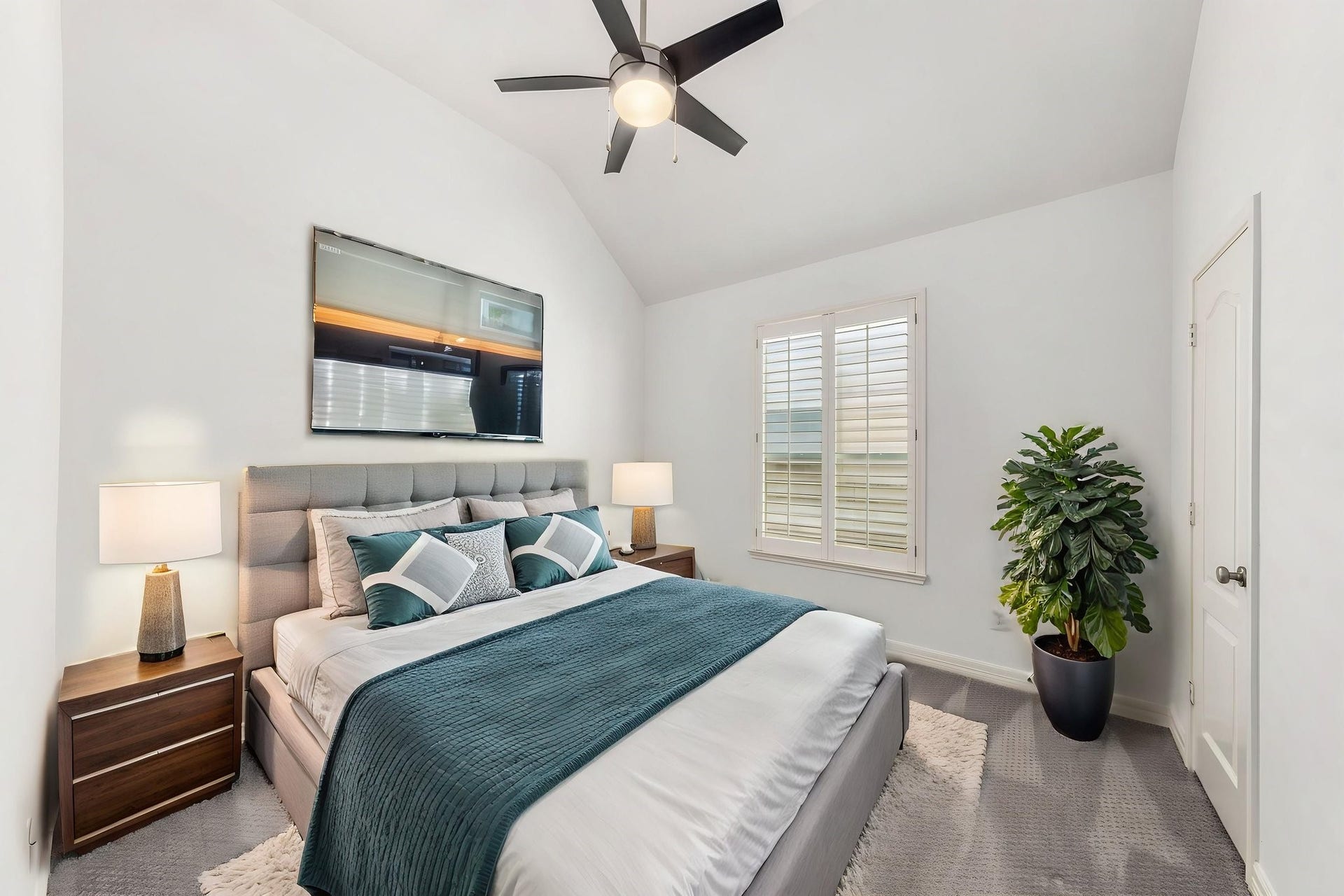 6113 Maxie Street, Houston, TX 77007 This bedroom features a vaulted ceiling, plantation shutters & ceiling fan, with the versatility to serve as a home office. Virtually staged to illustrate furniture placement.