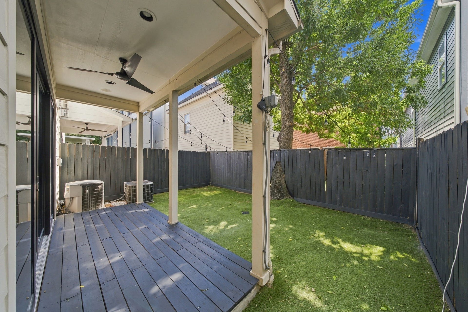 6113 Maxie Street, Houston, TX 77007 Enjoy the privacy of a fully fenced backyard with low-maintenance turf, mature shade tree & covered patio with ceiling fan.