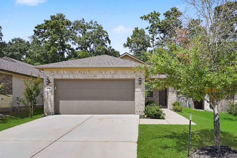 Property photo for 2010 W Darlington Oak Court, Conroe, TX