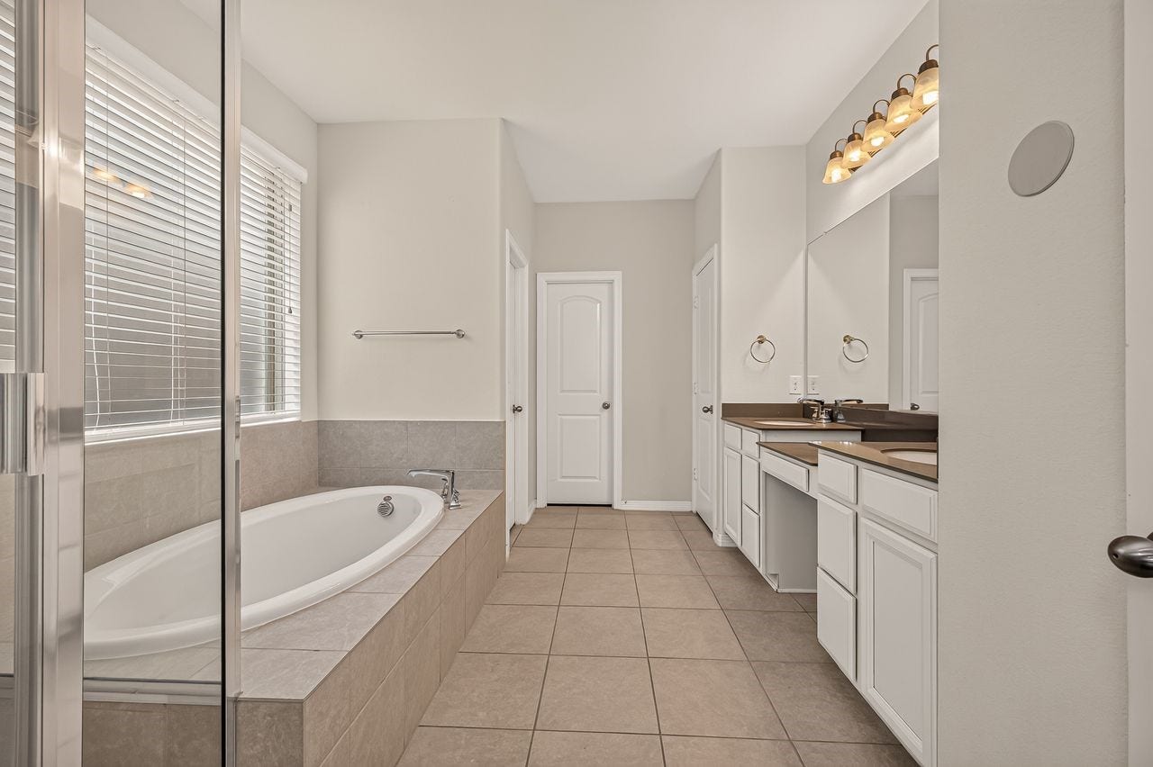 11202 Bluewater Lagoon Circle, Cypress, TX 77433