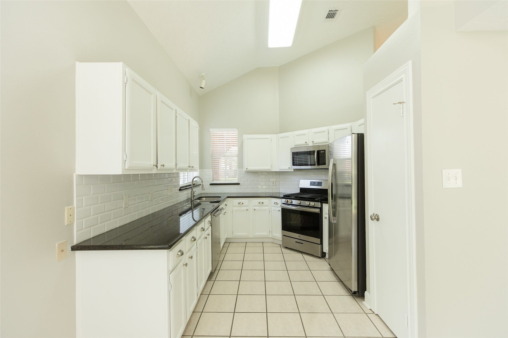 1923 Havenhouse Drive, Spring, TX 77386 Refrigerator not included and has been removed