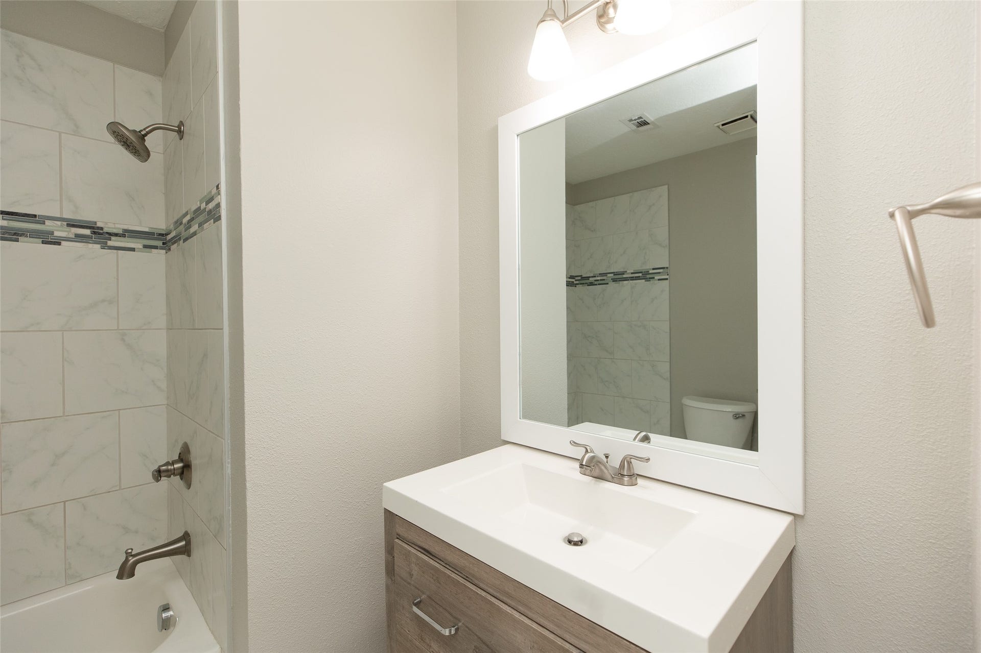 1923 Havenhouse Drive, Spring, TX 77386 Secondary bathroom