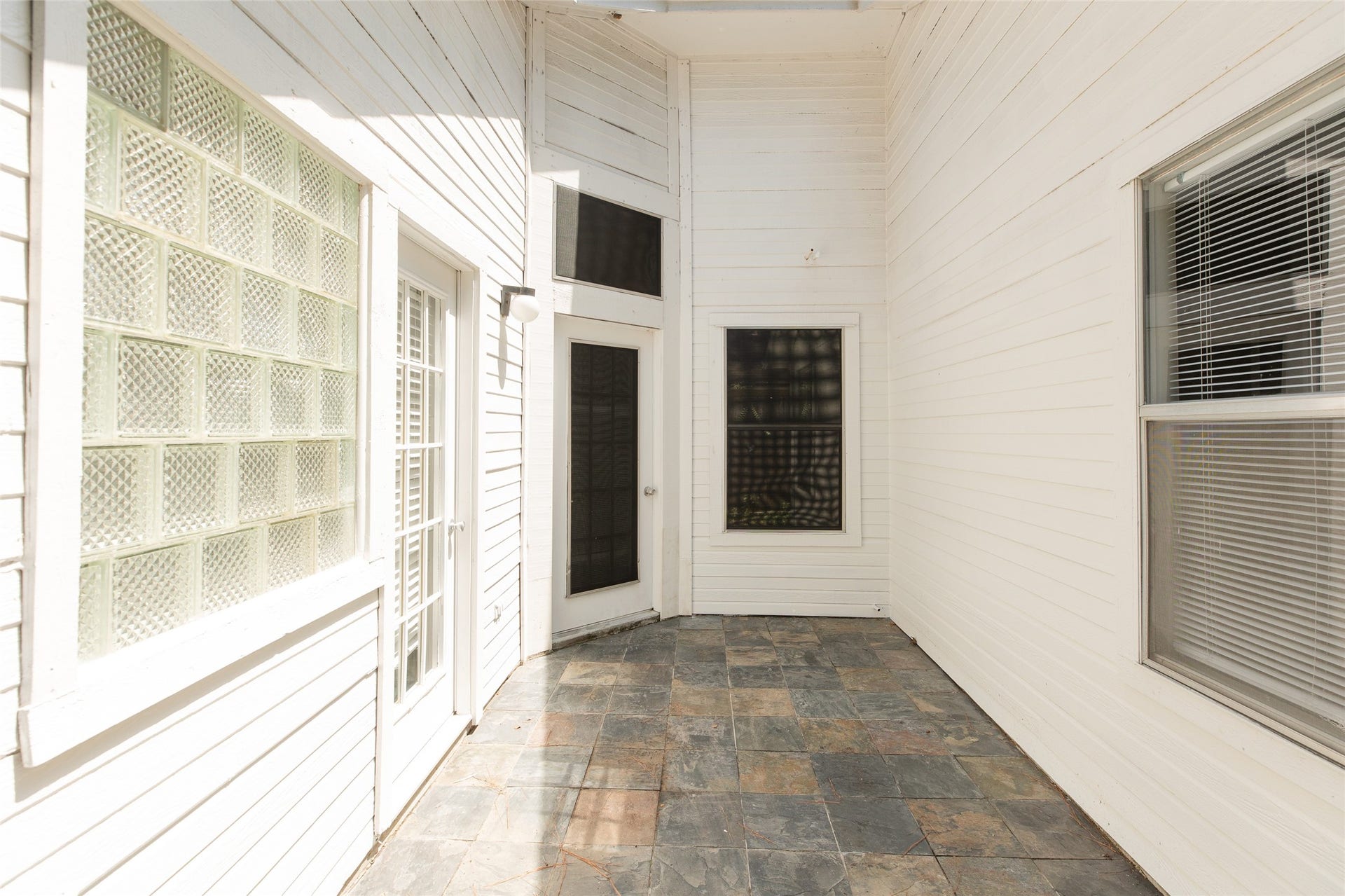 1923 Havenhouse Drive, Spring, TX 77386 Great space for grilling or chilling!!