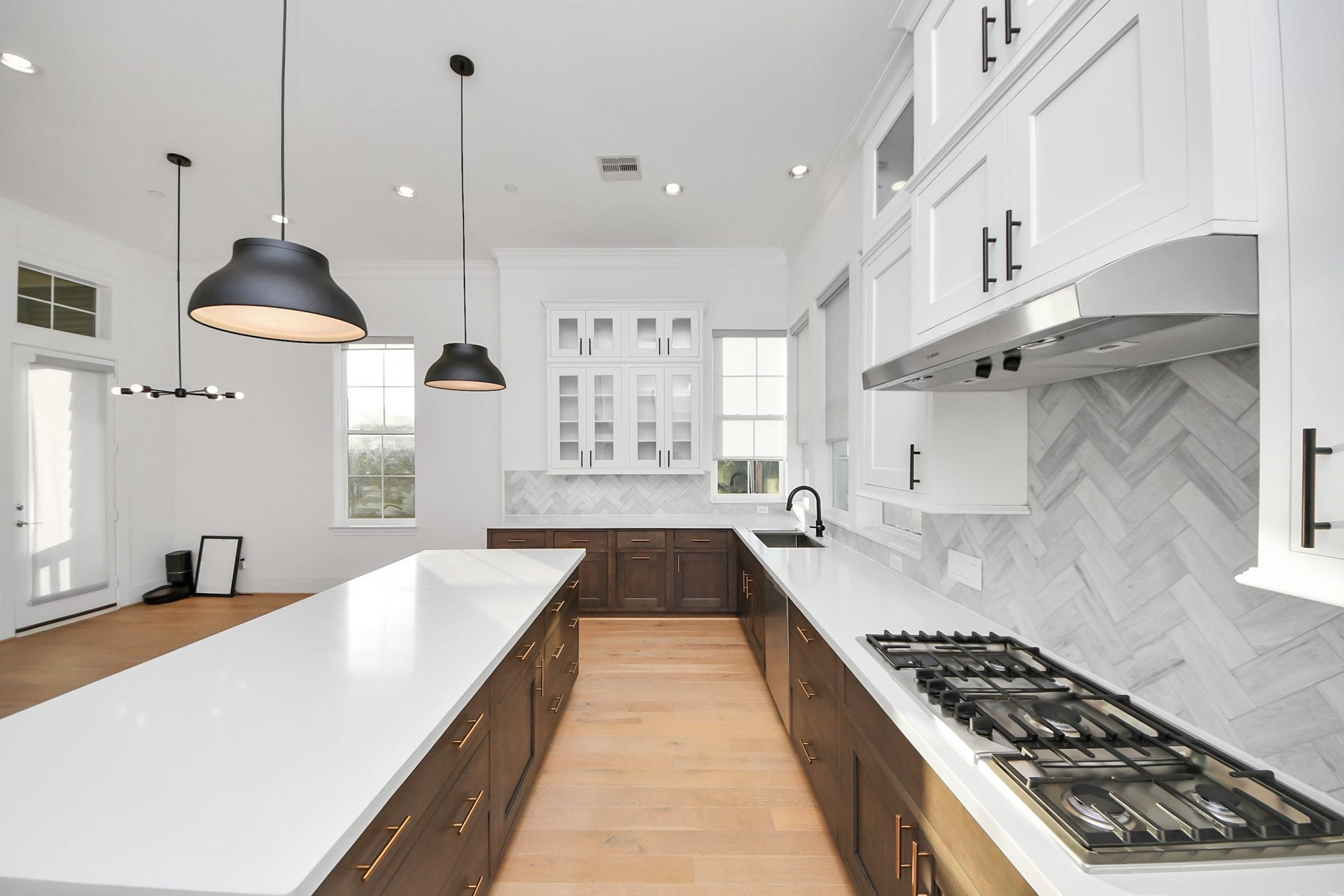 4005 Woodshire Village Estates, Houston, TX 77025 Gas cooktop