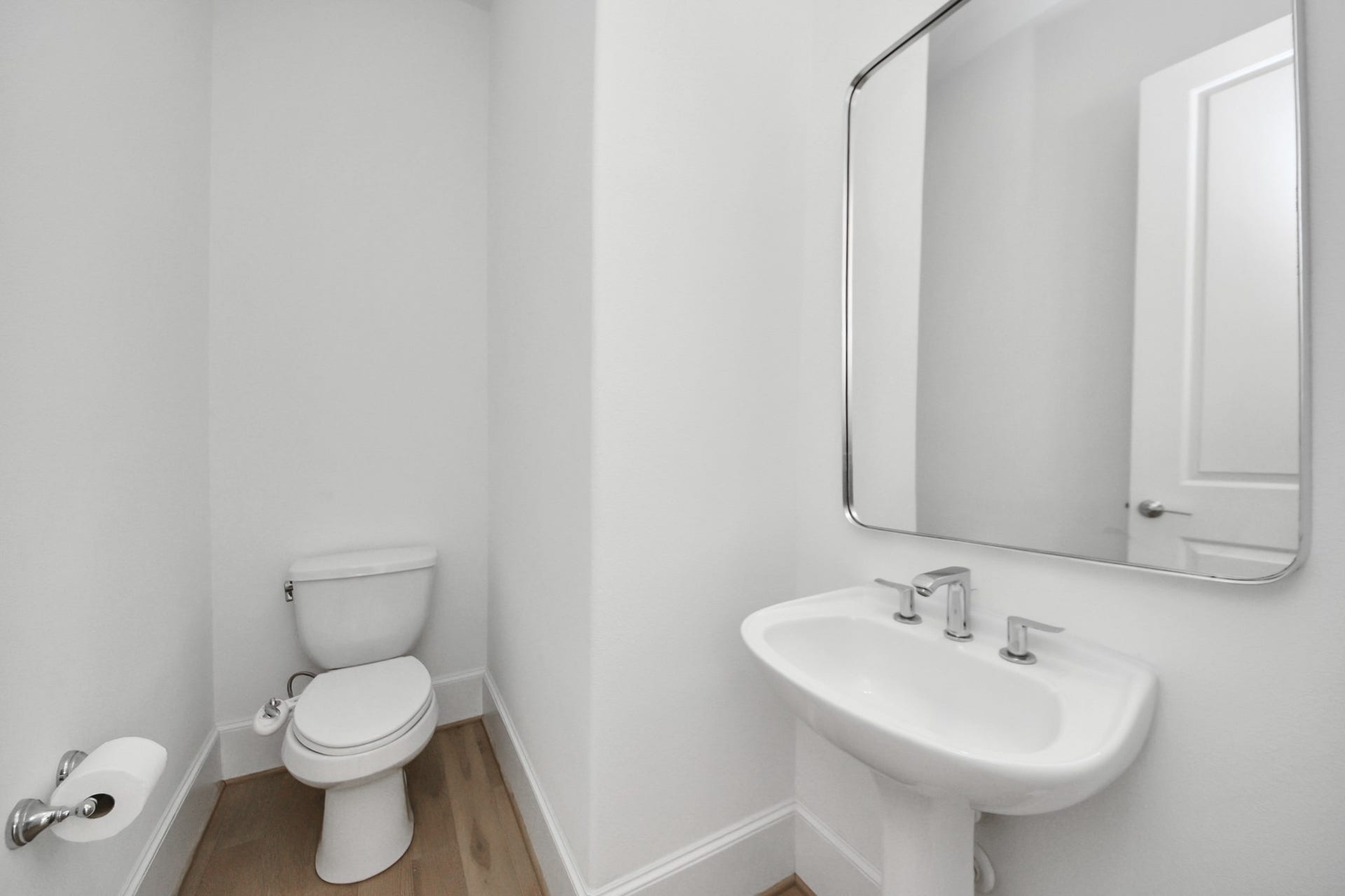 4005 Woodshire Village Estates, Houston, TX 77025 Half bathroom