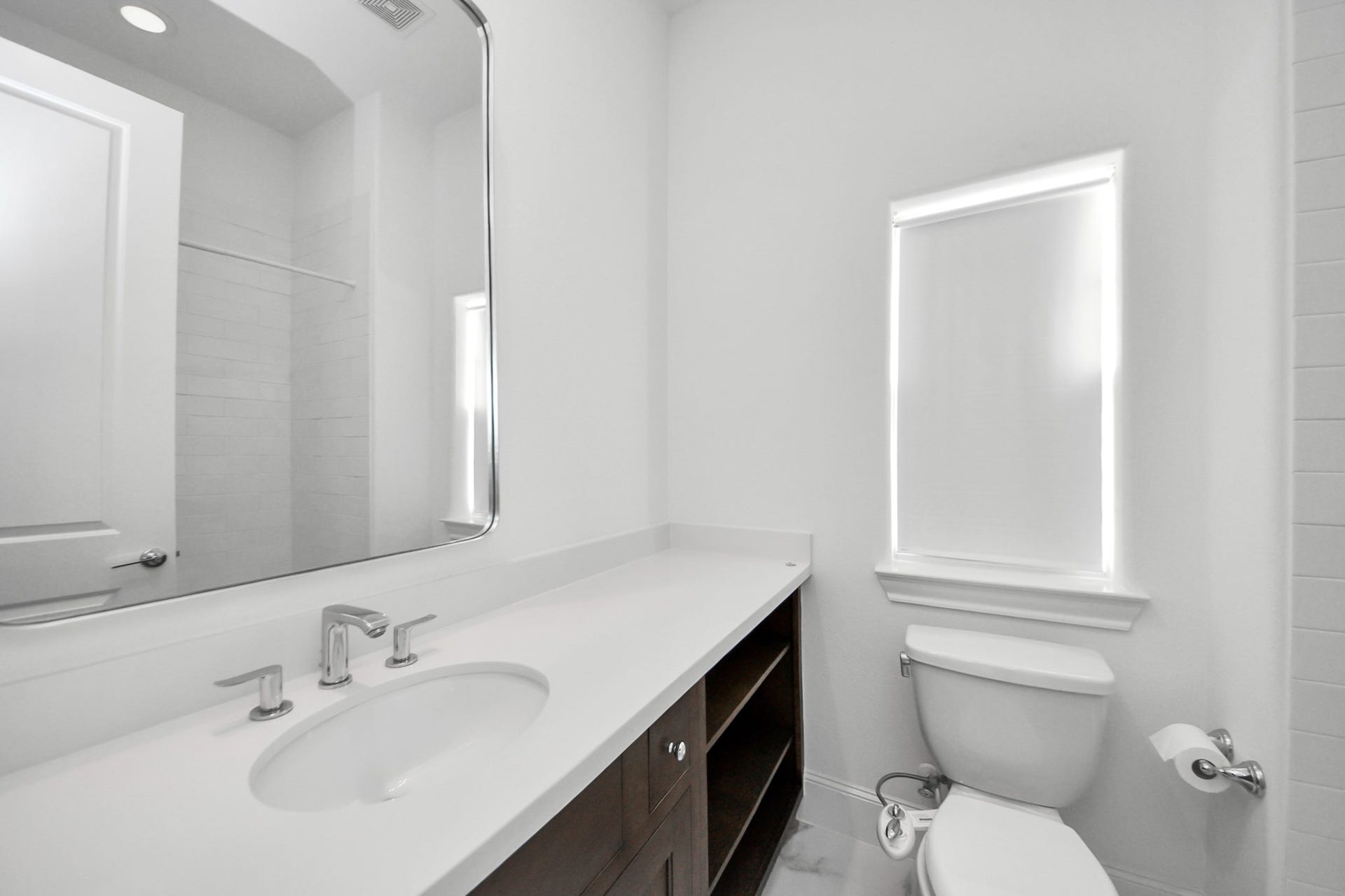 4005 Woodshire Village Estates, Houston, TX 77025 Full bathroom