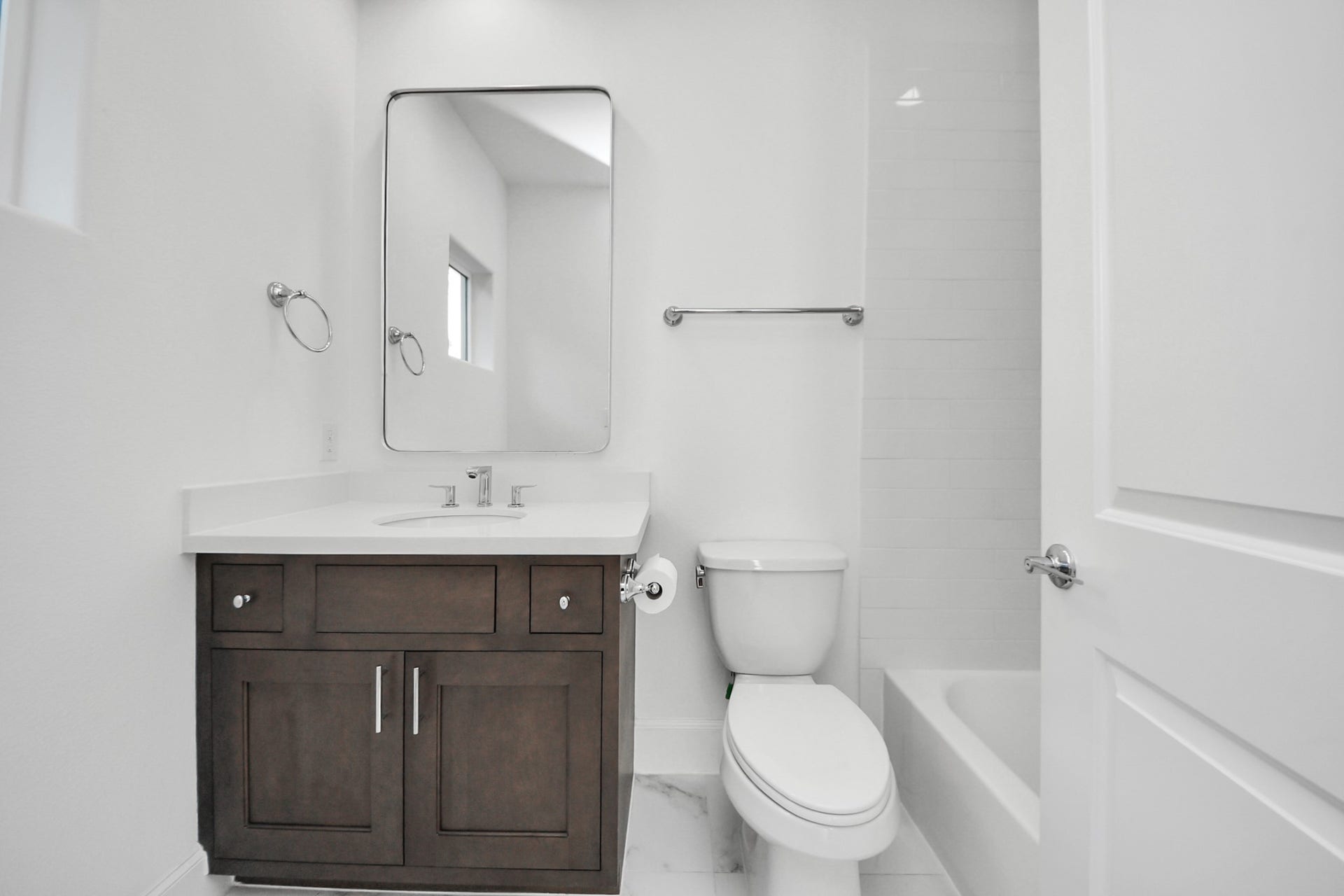 4005 Woodshire Village Estates, Houston, TX 77025 First full bathroom