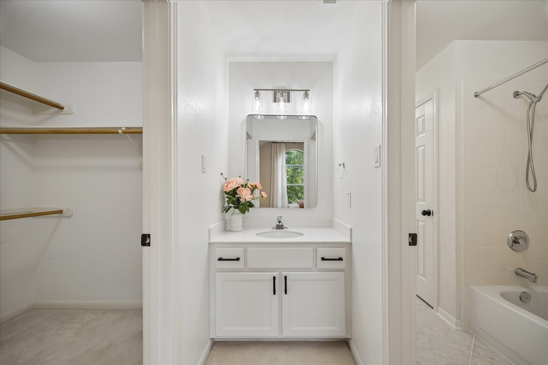 7503 Stone Arbor Drive, Sugar Land, TX 77479 This bathroom includes a spacious vanity area with direct access to a walk-in closet and the bathing area. A well-designed layout provides both comfort and everyday convenience.
