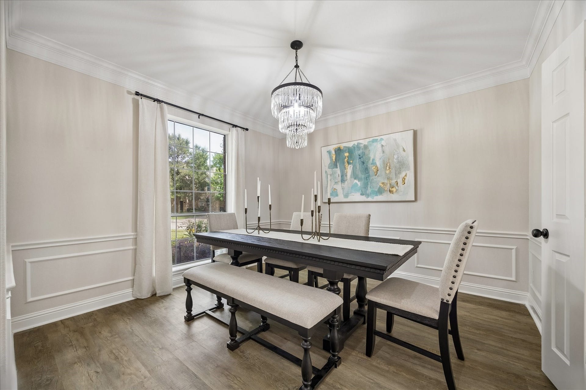 7503 Stone Arbor Drive, Sugar Land, TX 77479 Detailed wainscoting, crown molding, and an elegant chandelier create a refined setting for holiday dinners and special occasions. The dining room offers a classic blend of style and sophistication with passage to the kitchen.