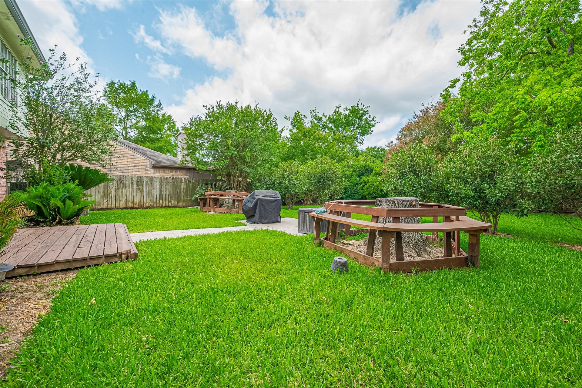3614 Bee Bayou Lane, Sugar Land, TX 77479 Spacious lush green backyard