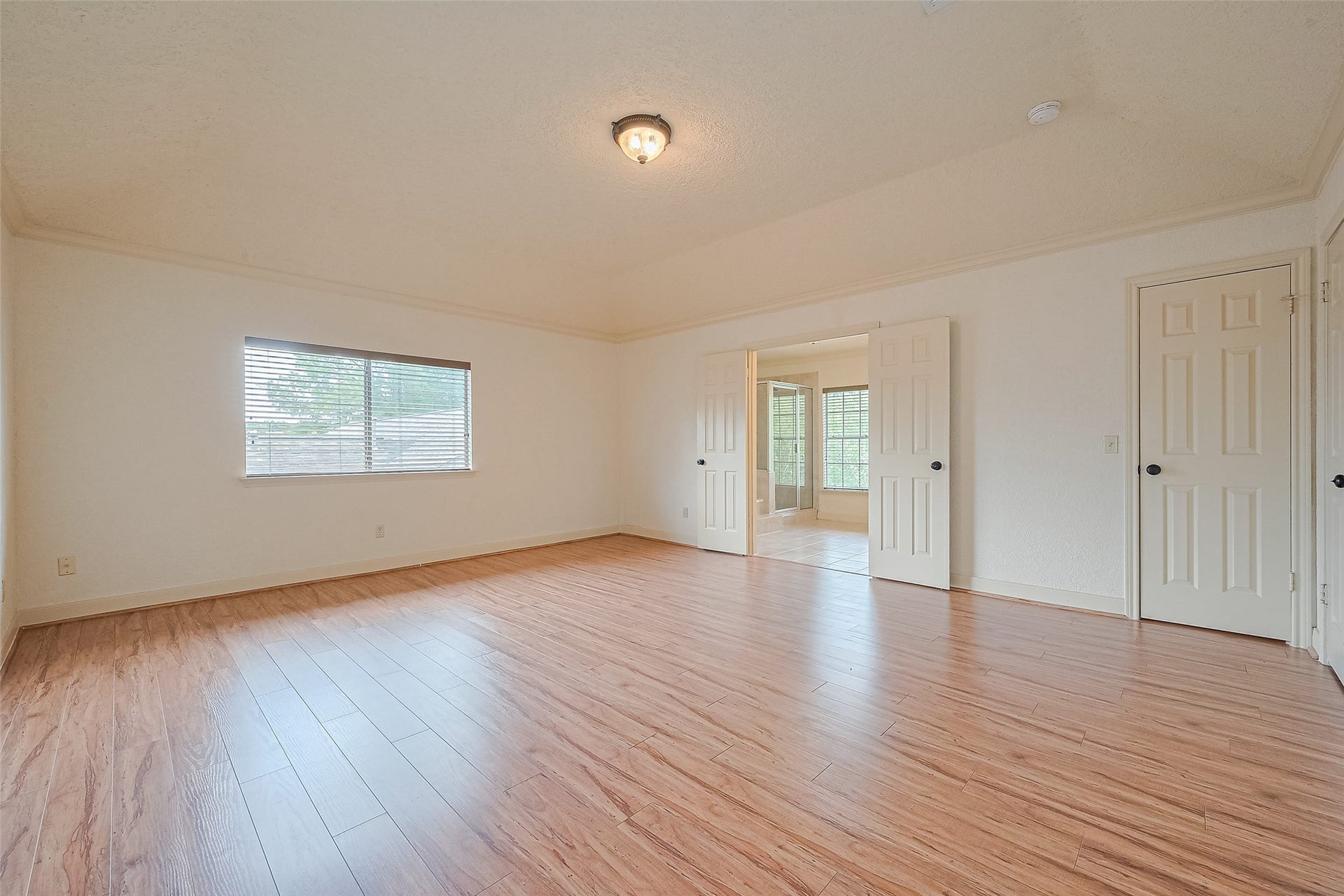 3614 Bee Bayou Lane, Sugar Land, TX 77479 Spacious primary suite on 2/F