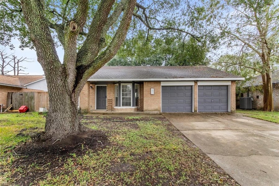 Property photo for 2831 Heritage Bend Drive, Webster, TX