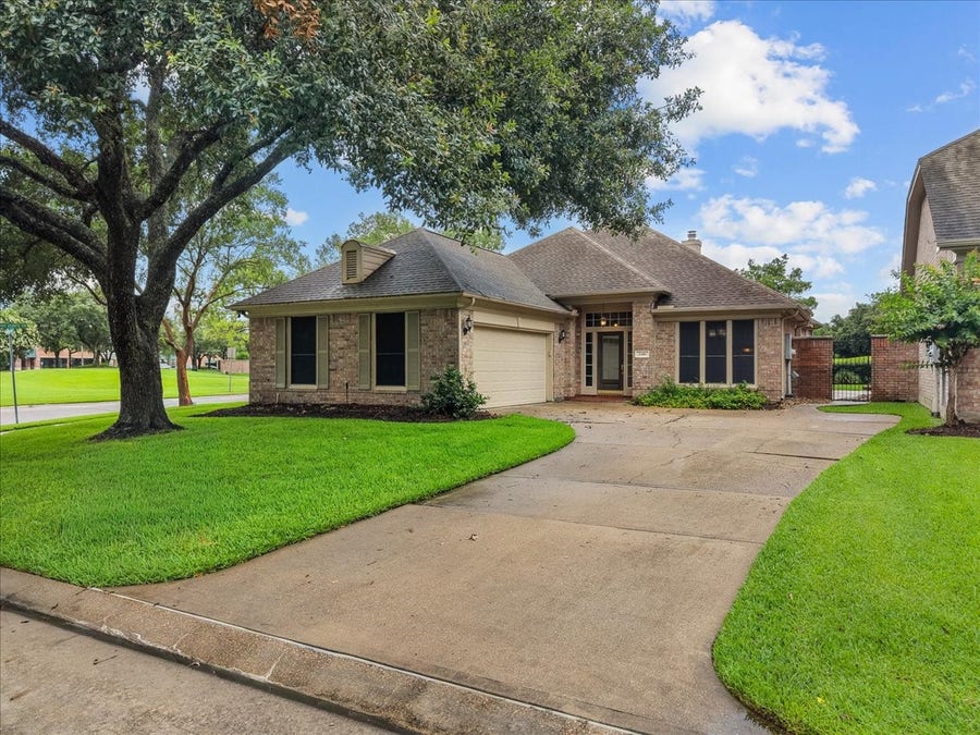 Property photo for 2416 Thorndon Park Court, League City, TX