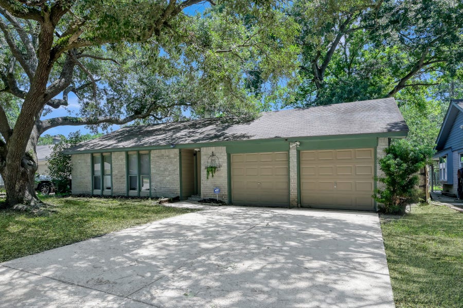 Property photo for 19614 Leaning Timbers Drive, Humble, TX