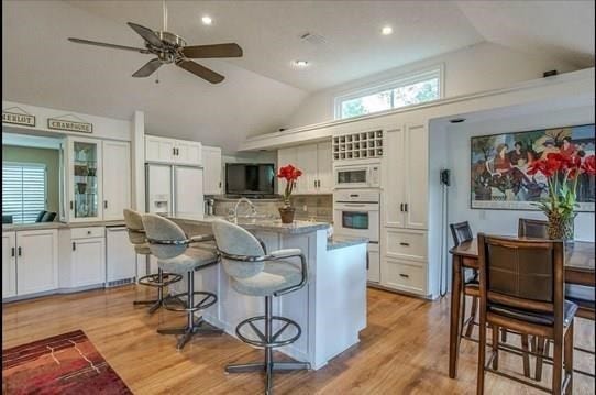 8 Buttonbush Court, The Woodlands, TX 77380 8 Buttonbush Court, The Woodlands, TX 77380