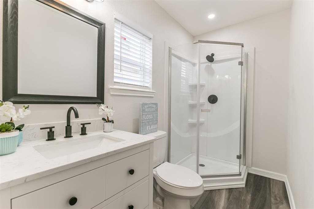 1309 W Lang Street, Alvin, TX 77511 Updated Primary Bath with Walk-In Shower