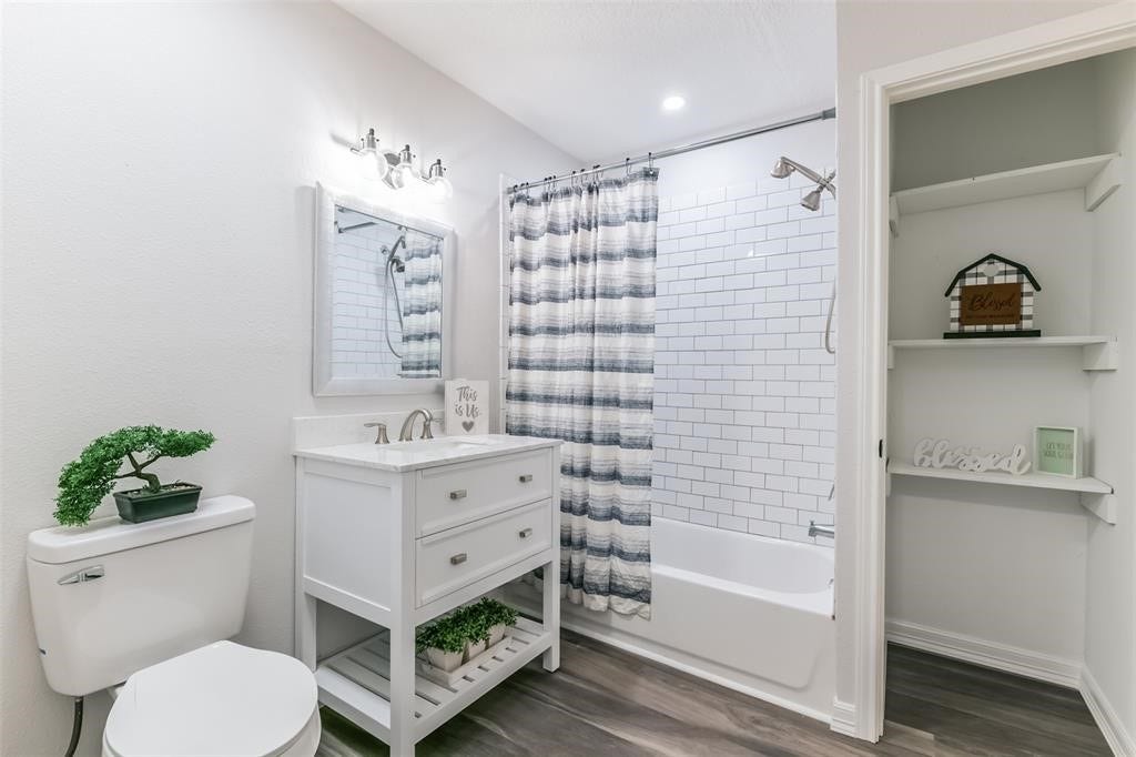 1309 W Lang Street, Alvin, TX 77511 Updated Hall Bath with Tub/Shower Combo and Large Linen Closet