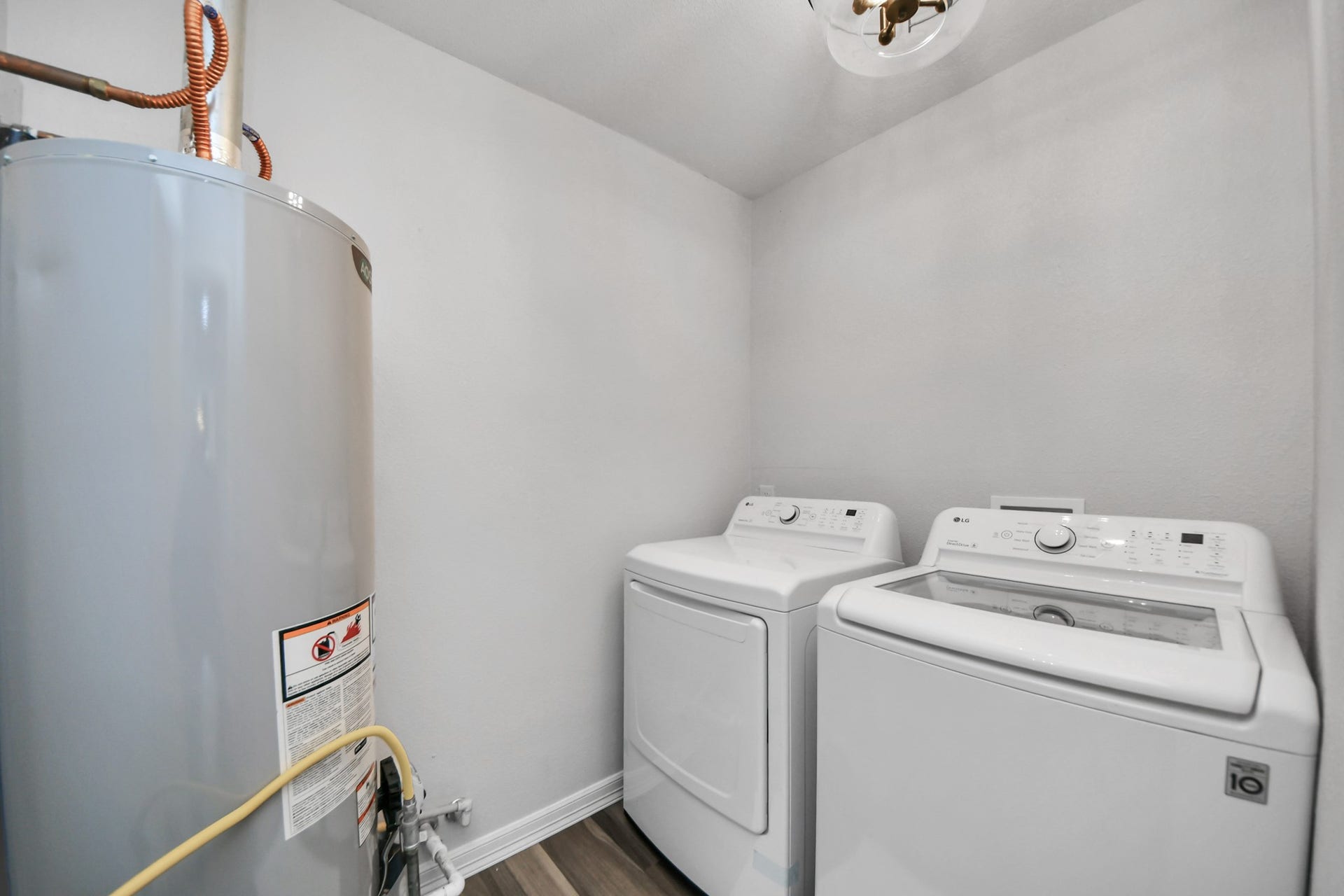1309 W Lang Street, Alvin, TX 77511 Utility Room with Washer and Dryer included
