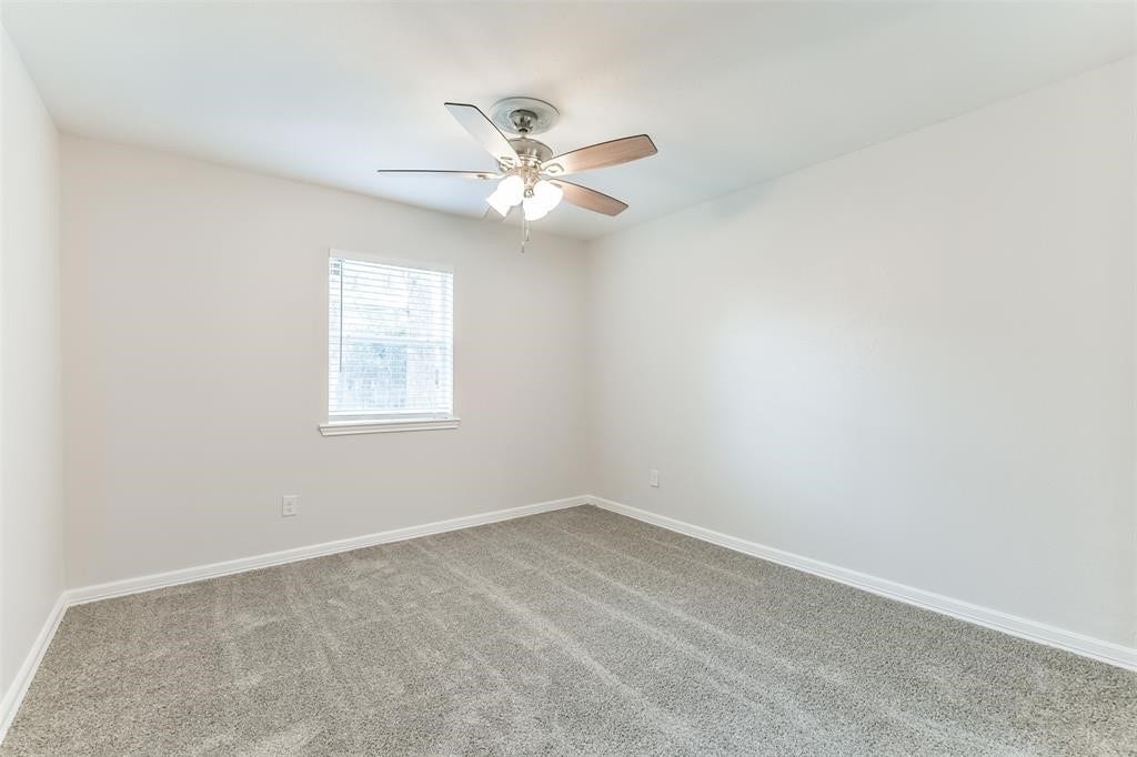 1309 W Lang Street, Alvin, TX 77511 Primary Suite with view to the back yard.