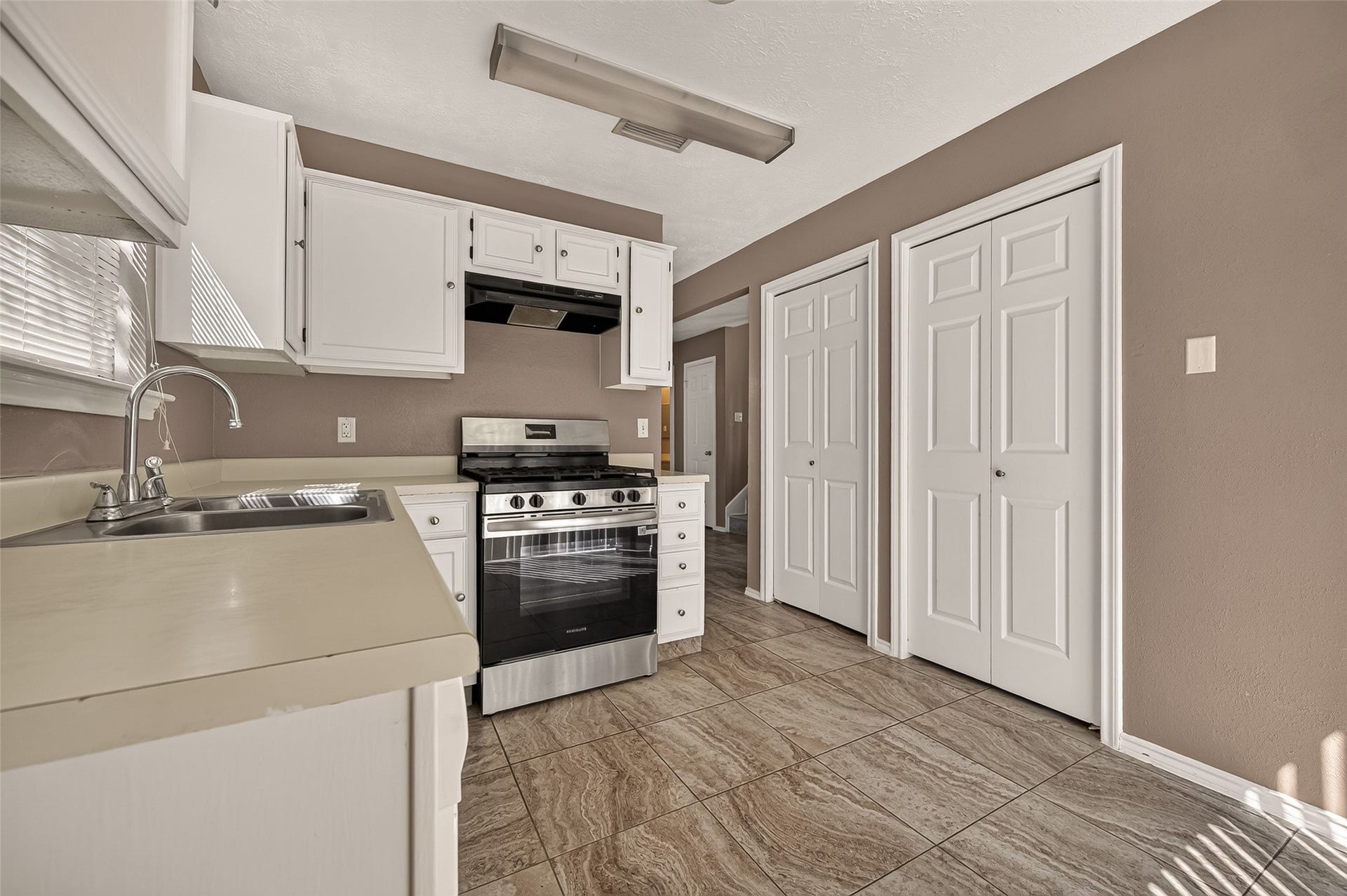19411 Stillhouse Drive, Tomball, TX 77375 19411 Stillhouse Drive, Tomball, TX 77375