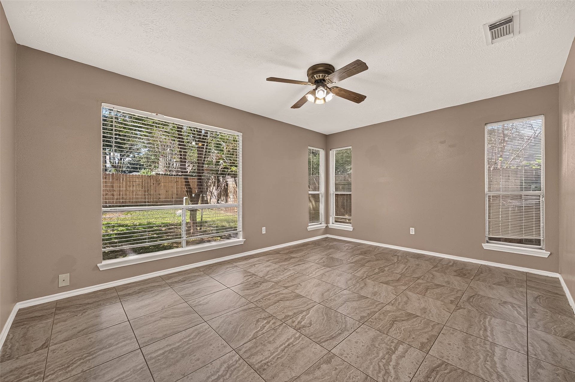 19411 Stillhouse Drive, Tomball, TX 77375 19411 Stillhouse Drive, Tomball, TX 77375