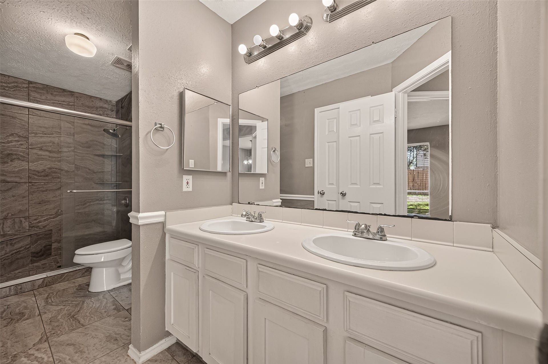 19411 Stillhouse Drive, Tomball, TX 77375 19411 Stillhouse Drive, Tomball, TX 77375