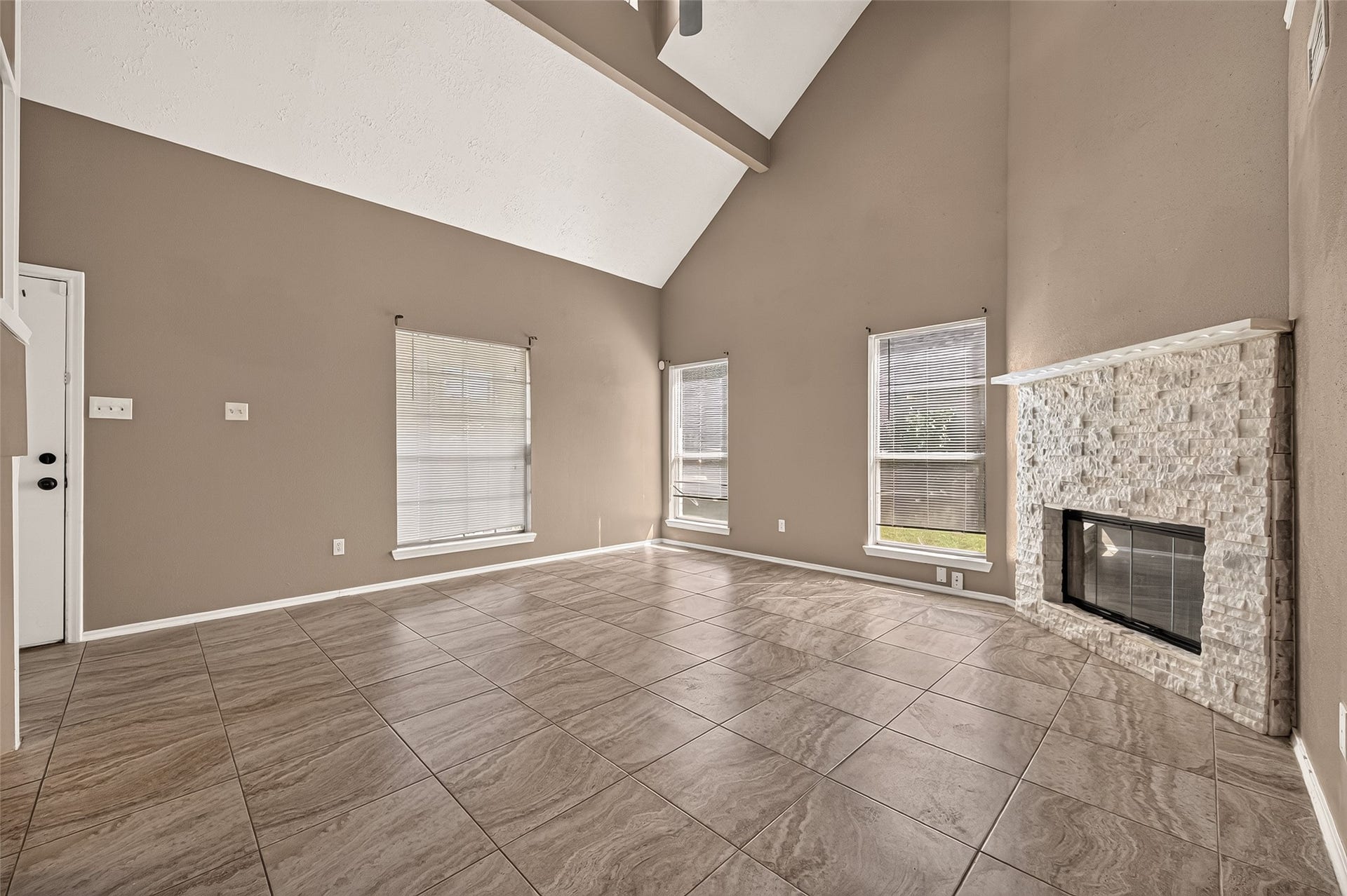19411 Stillhouse Drive, Tomball, TX 77375 19411 Stillhouse Drive, Tomball, TX 77375