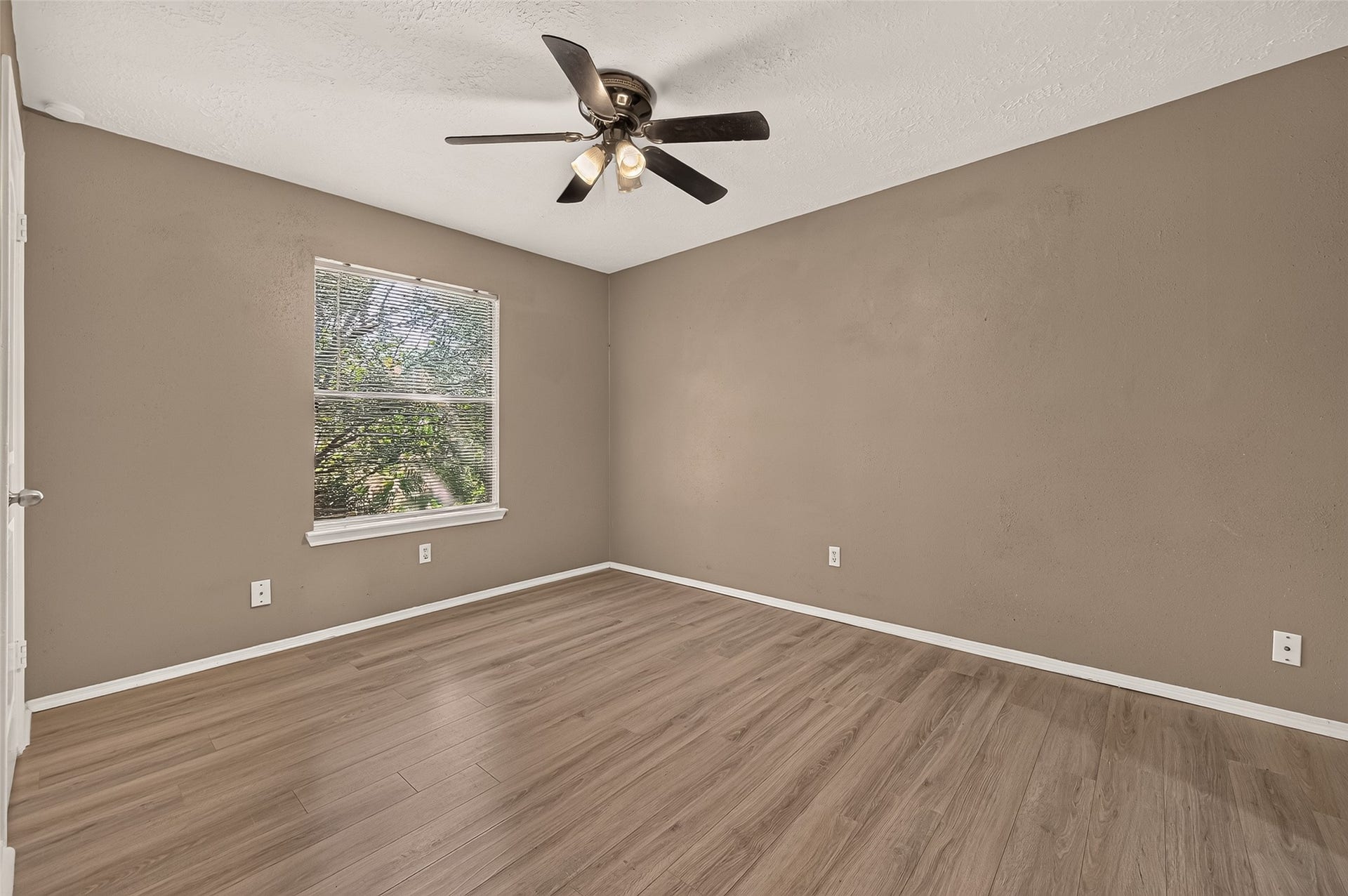 19411 Stillhouse Drive, Tomball, TX 77375 19411 Stillhouse Drive, Tomball, TX 77375