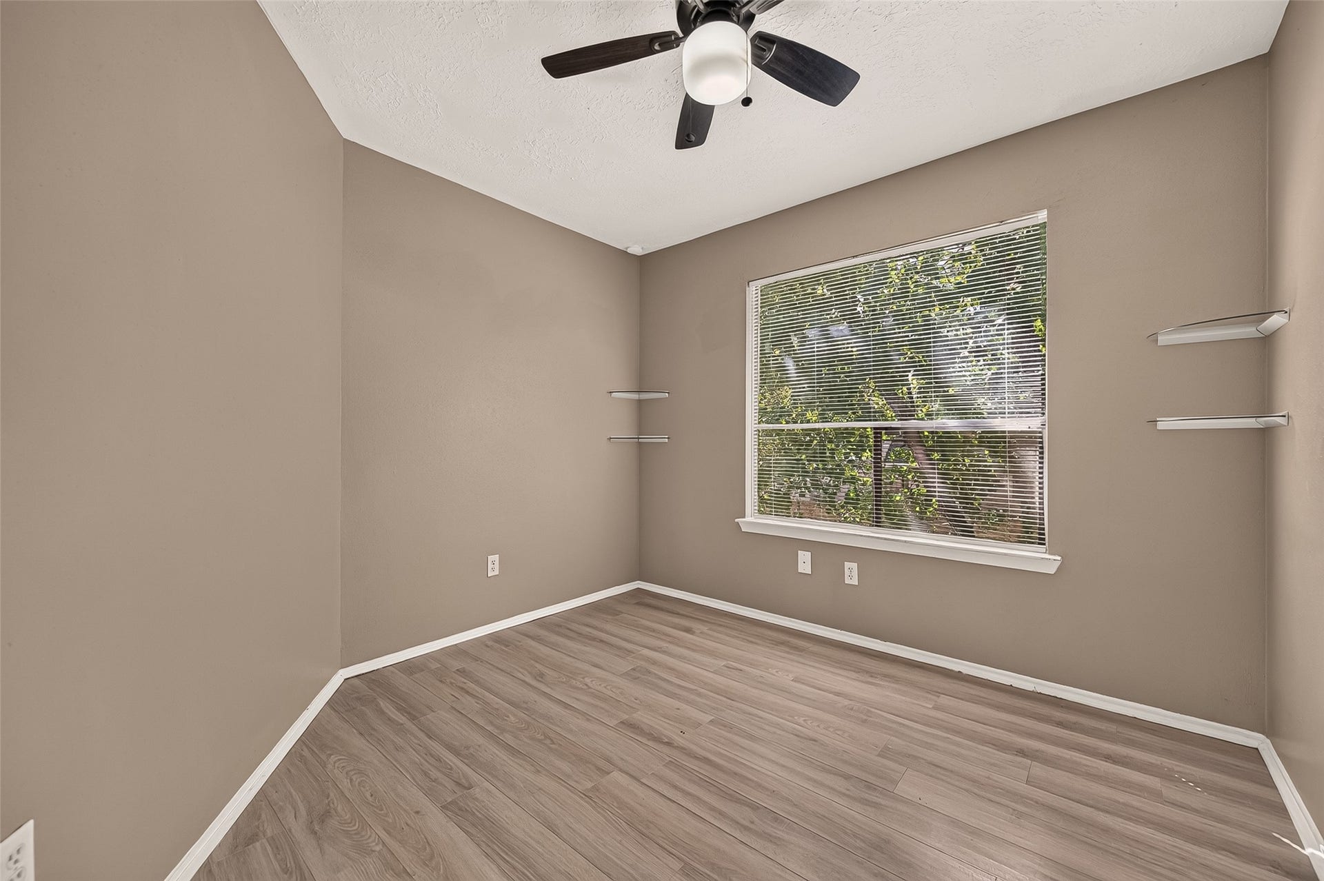 19411 Stillhouse Drive, Tomball, TX 77375 19411 Stillhouse Drive, Tomball, TX 77375