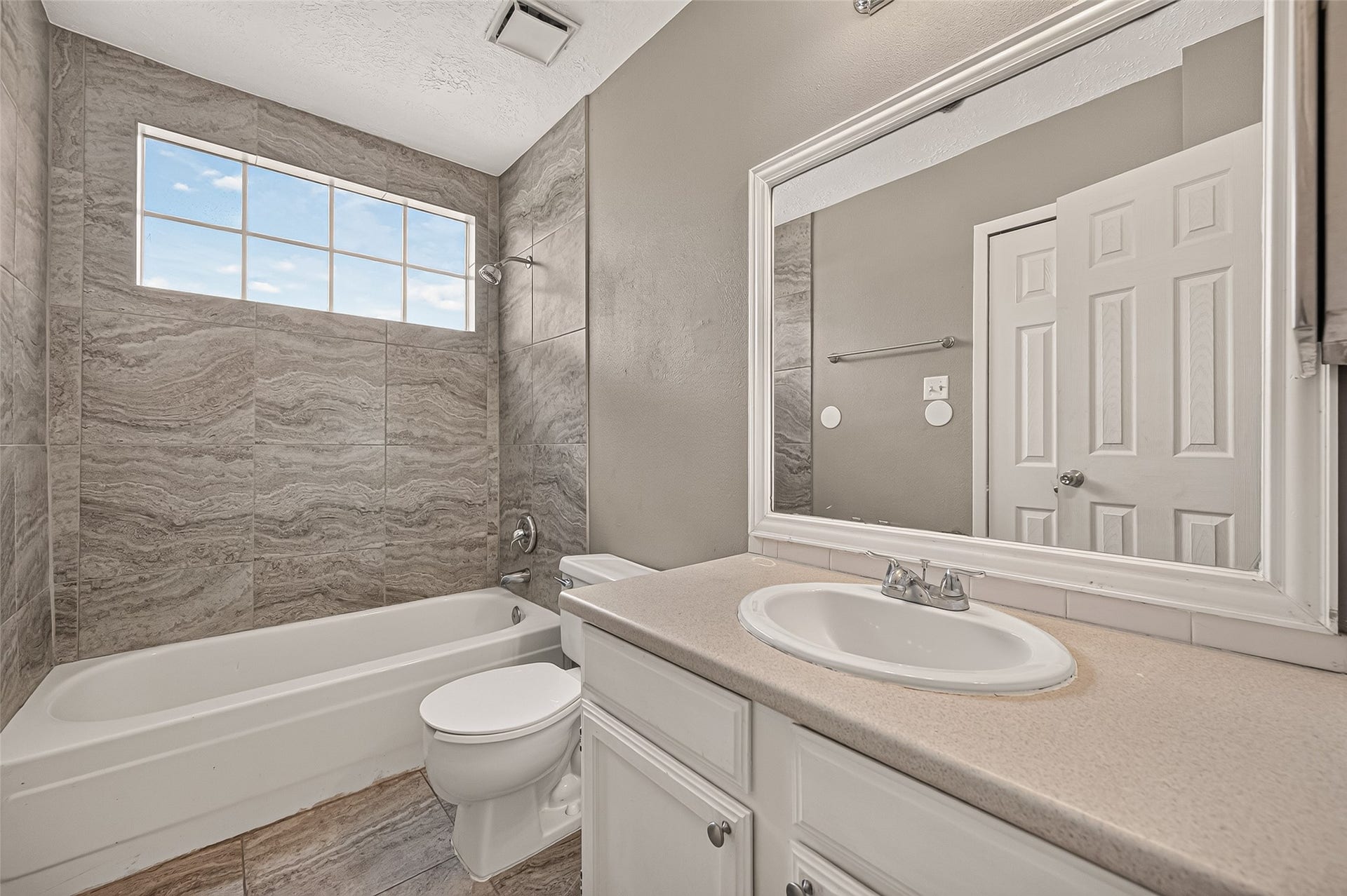 19411 Stillhouse Drive, Tomball, TX 77375 19411 Stillhouse Drive, Tomball, TX 77375