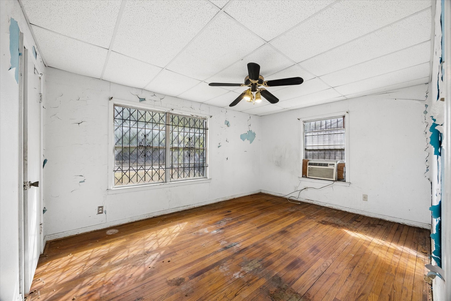 6646 Cresthill Street, Houston, TX 77033 6646 Cresthill Street, Houston, TX 77033