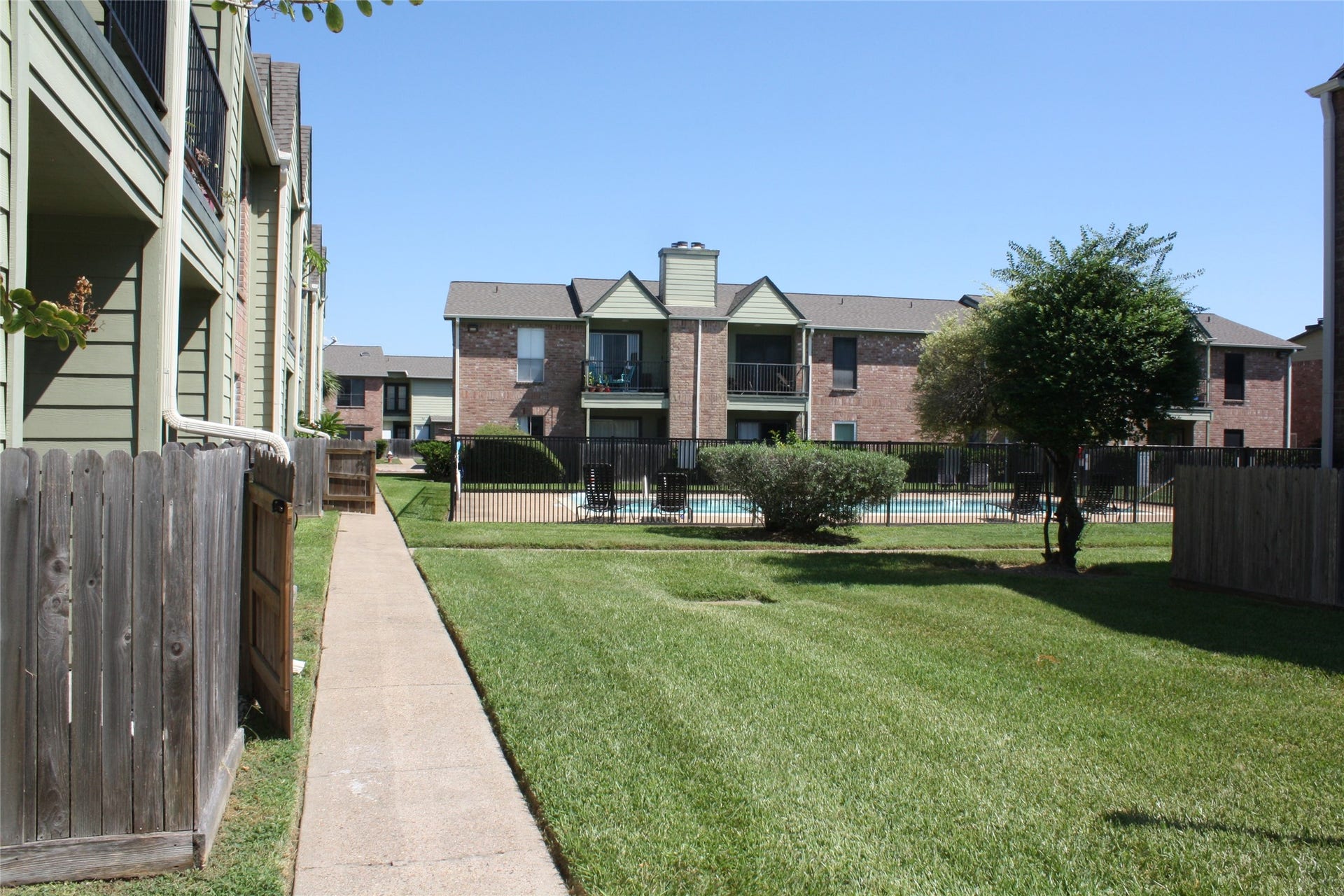 18800 Egret Bay Boulevard, #1101, Webster, TX 77058 Green space outside of the patio area.